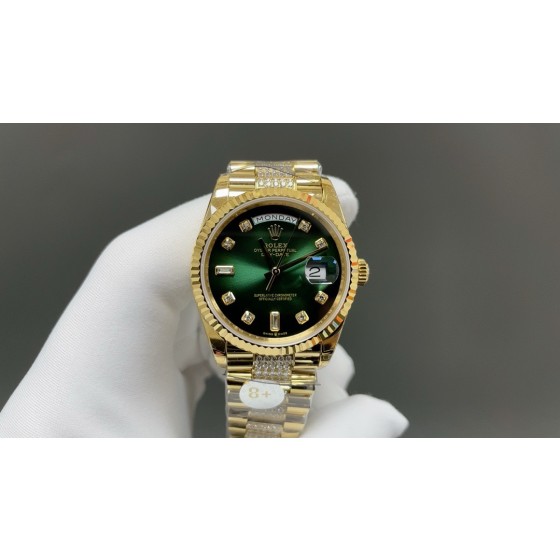 Sunday Calendar series women's watch, green dial, gold bezel, 36mm, with diamond-set gold President-style bracelet.
